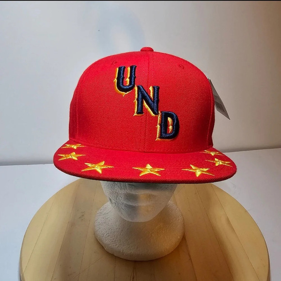 Undefeated Hat Snapback 5 Strike Cap UND New With Tags Red Green Yellow Stars - Picture 1 of 7